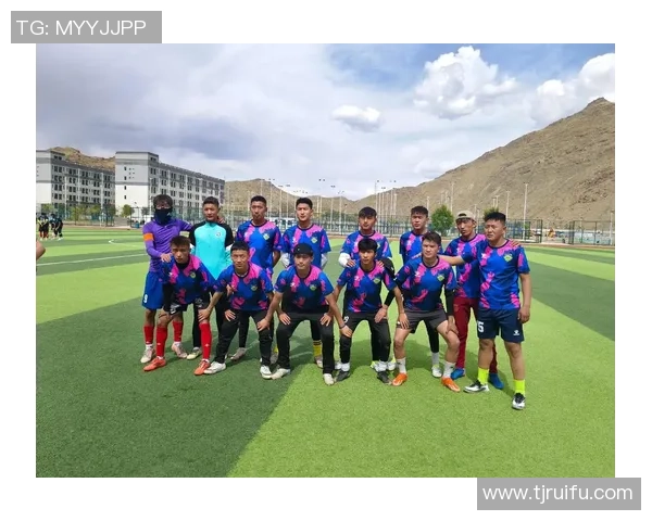 中间有范的足球明星如何在场上展现个人魅力与团队精神